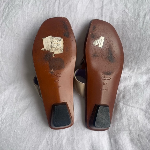 Vintage Prada Patent Leather Buckle Thong T Strap Sandals Tan Beige Brown - Picture 8 of 8